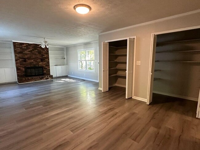 Building Photo - Very Nice 3 Bedroom In Paducah Available Immediately