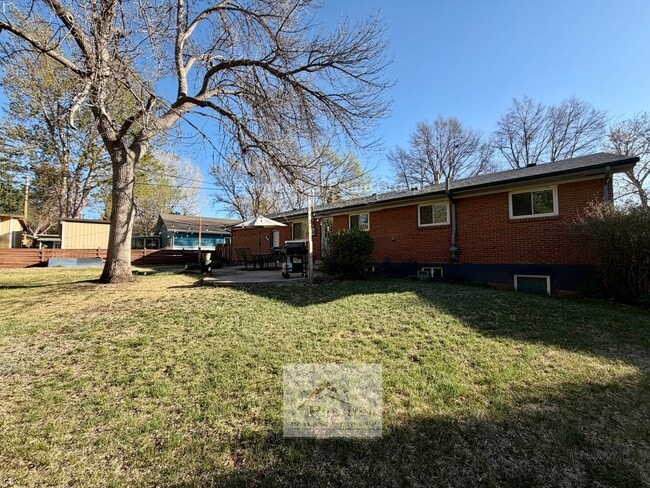 Building Photo - 1122 Pike Dr