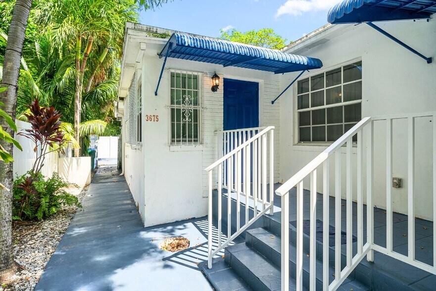Building Photo - 3675 SW 23rd St