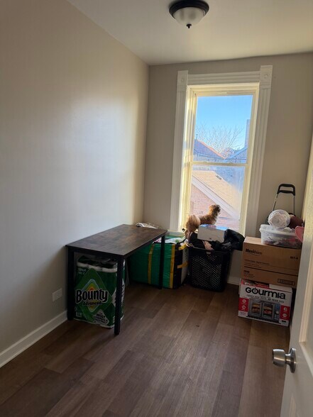 Building Photo - 1529 W 18th St