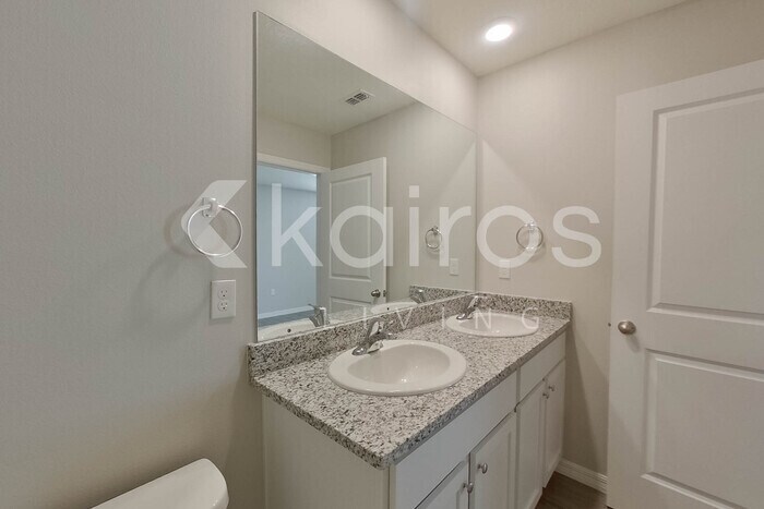 Building Photo - 8675 SW 43rd Ter