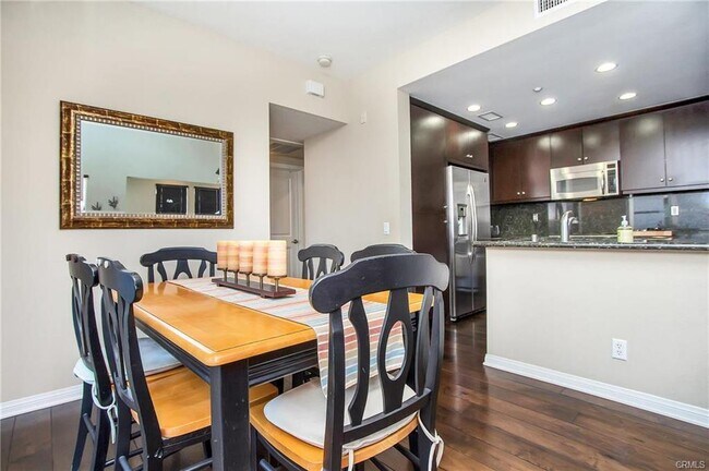 Building Photo - 31 Brownstone Way