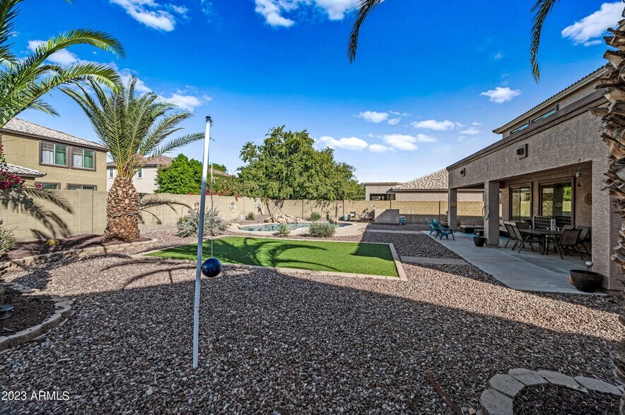 Building Photo - 15046 W Sells Dr
