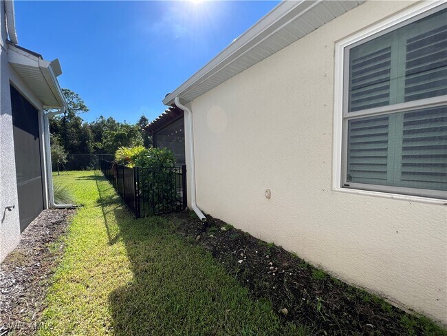 Building Photo - 4163 Bluegrass Dr