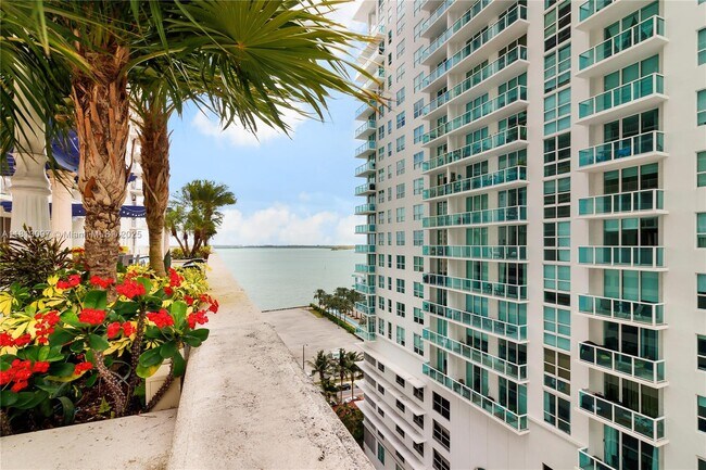 Building Photo - 1200 Brickell Bay Dr