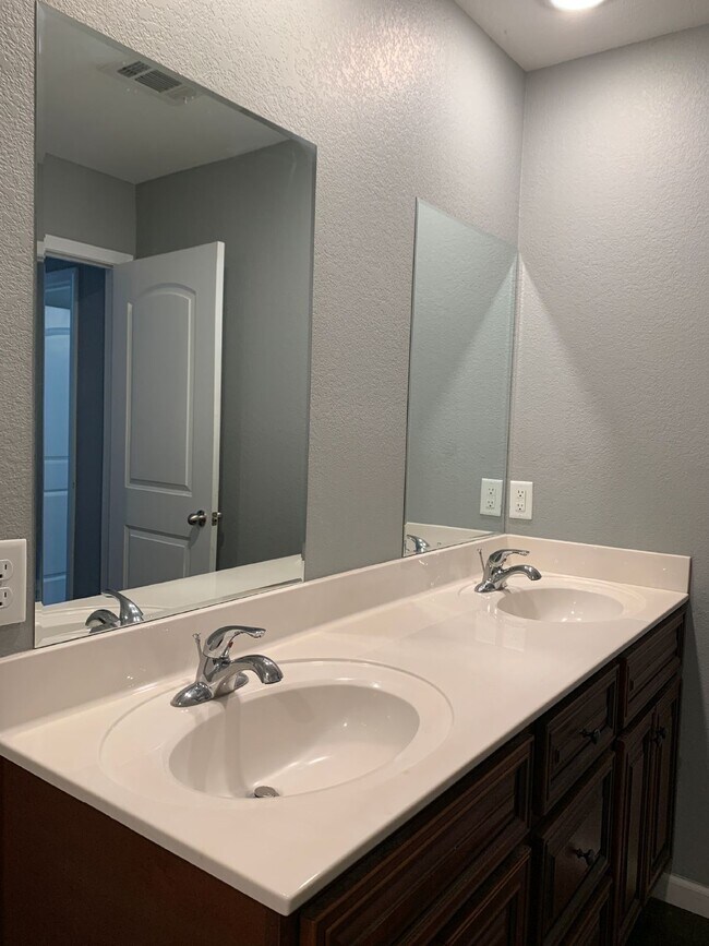 Building Photo - "Charming 2-Bedroom Gem with Granite Elegance in Brookland – 940 Sq Ft of Comfort at 207 S. Holman!"