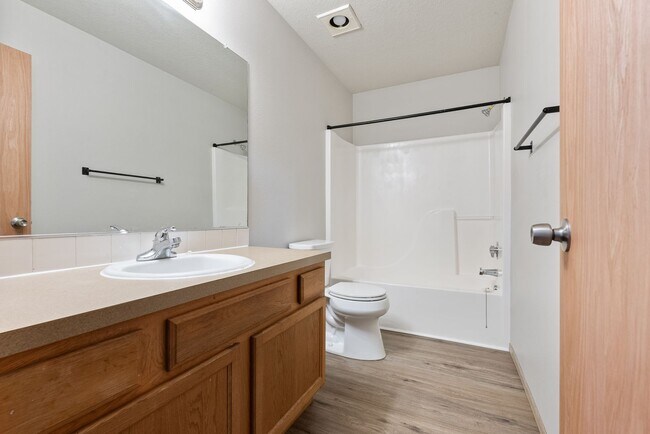 Building Photo - Beautiful 4bed/2.5bath - 1/2 OFF First months rent!