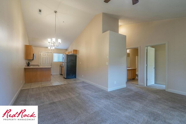 Building Photo - Pet Friendly 2 Bedroom 2 Bathroom Condo.