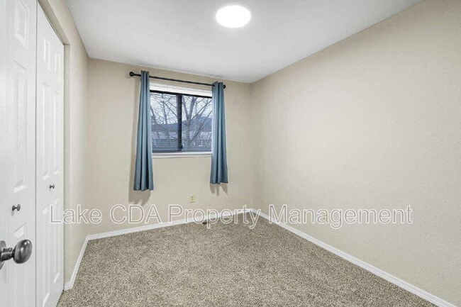 Building Photo - 1613 E Park Ln