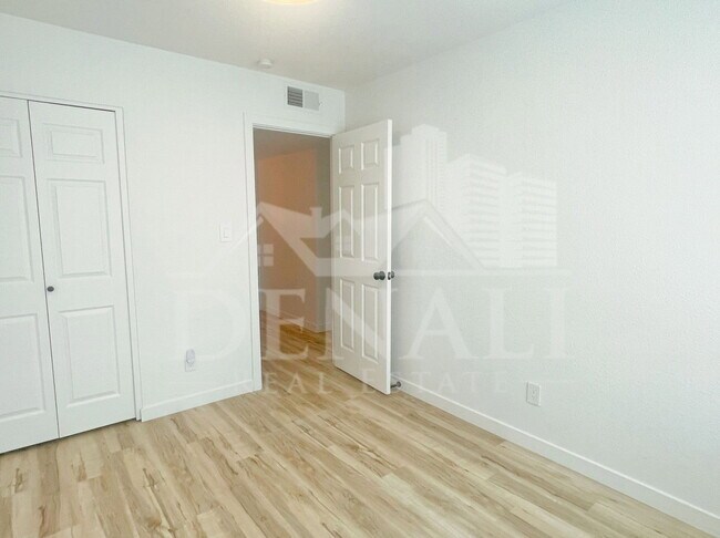 Building Photo - 6026 N 79th St