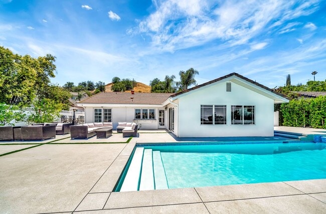 Building Photo - 22374 Algunas Rd