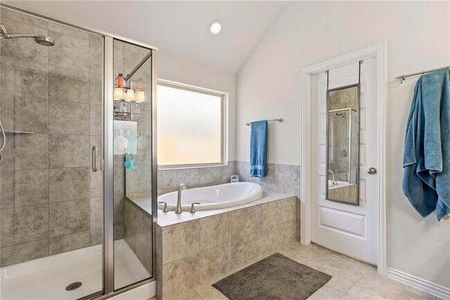 Building Photo - 4130 Kingsley Ave