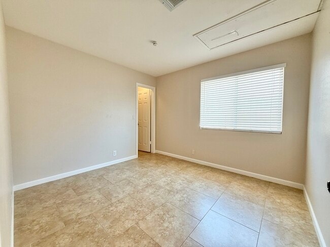 Building Photo - Fabulous 3-Bedroom with Pool!!