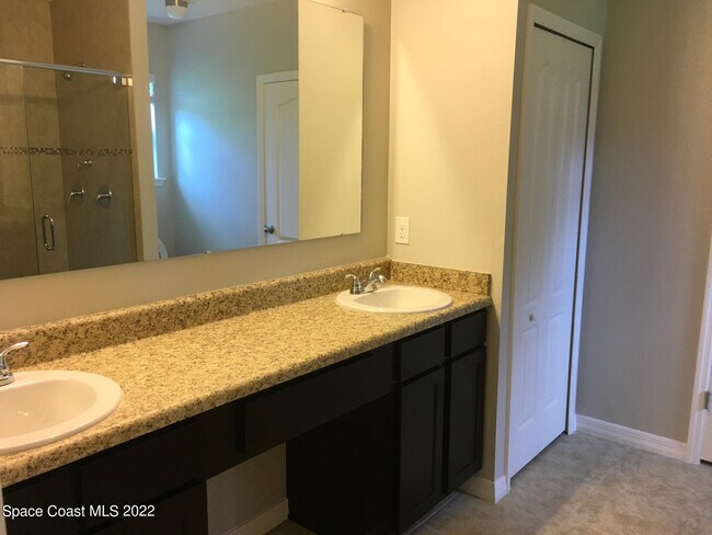 Building Photo - 967 Zambrana St SE