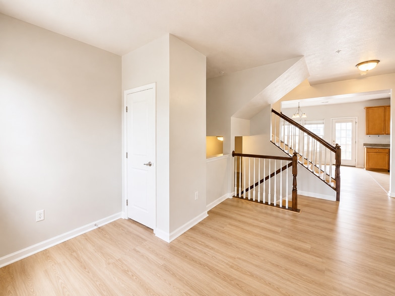 Building Photo - 1502 Pointe View Dr