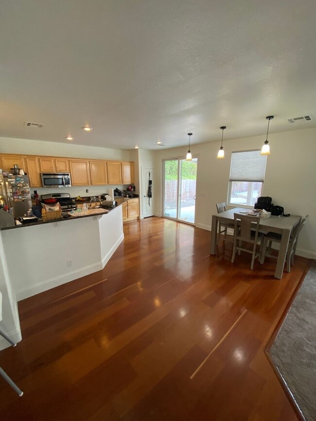Building Photo - *COMING SOON* LAS VEGAS TWO STORY HOME WITH  4 BEDROOMS!!