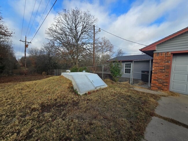 Building Photo - 4 bedroom 2 bath home in Seminole!