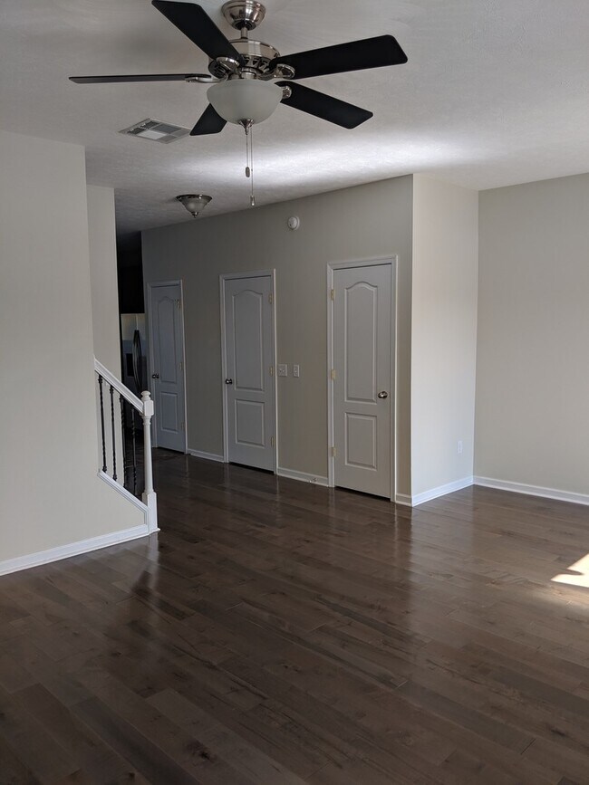 Building Photo - Luxury End-Unit Townhome in Cedar Point, North Harrisonburg!