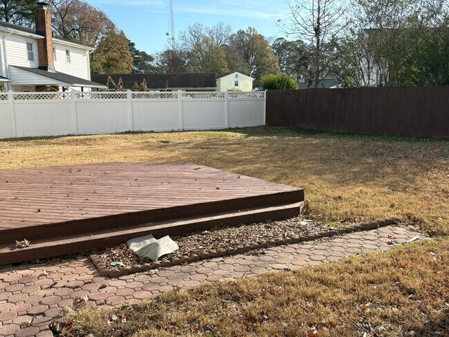 Building Photo - Beautiful updated home with new flooring and fresh paint