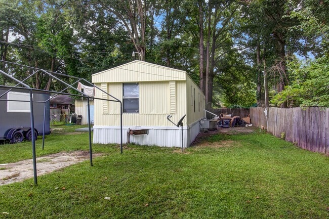 Building Photo - 2619 Warm Ave