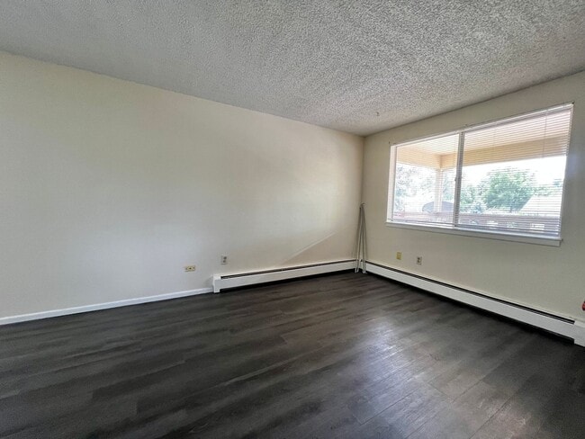 Interior Photo - 527 West