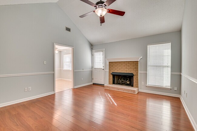 Building Photo - 3882 Villa Ln