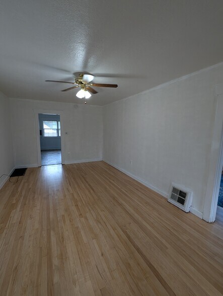 Building Photo - 1123 N Hayes Ave
