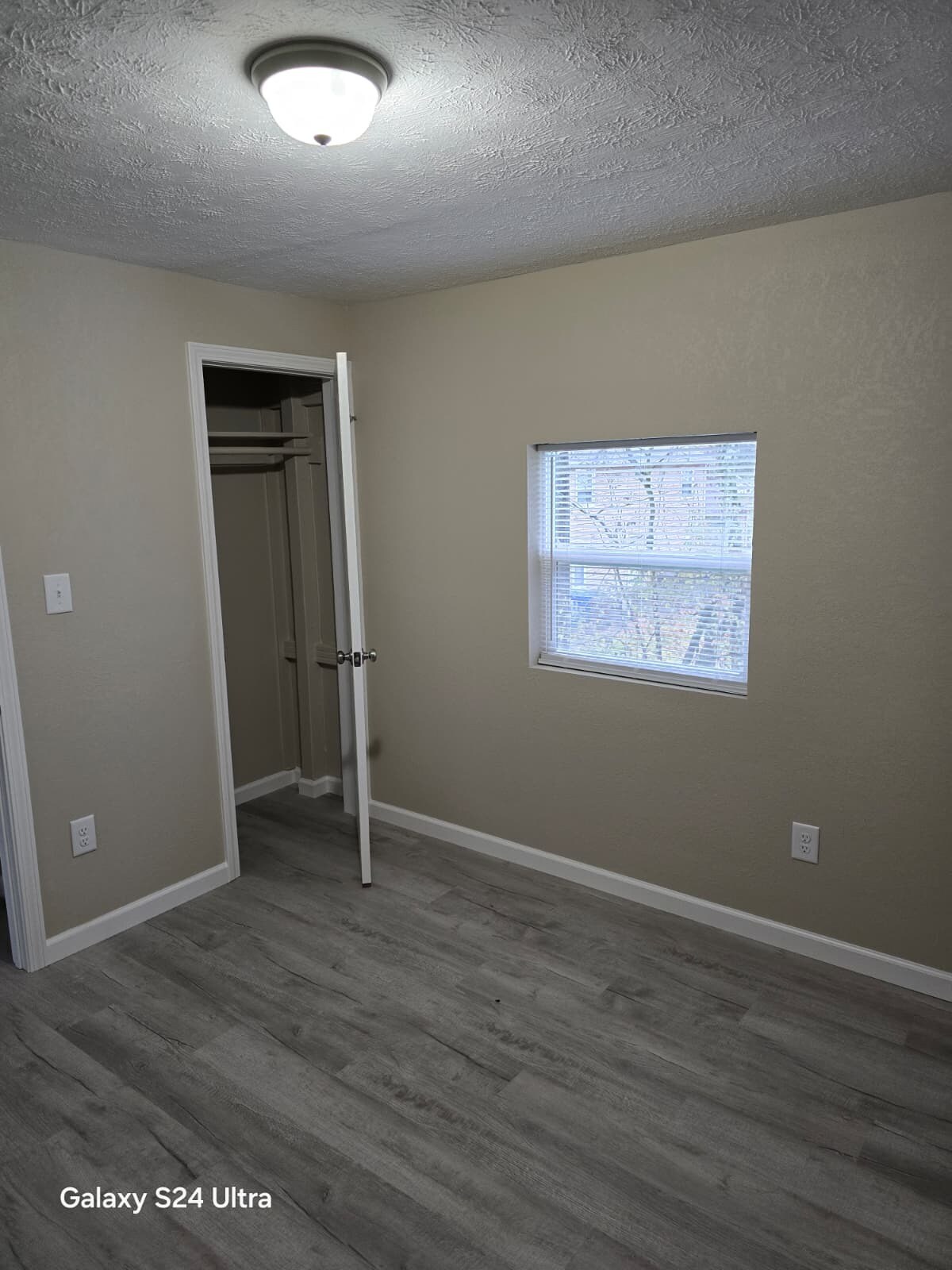 Building Photo - 112 Tacoma Rd