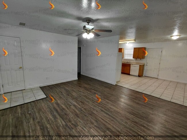 Building Photo - Easy Living, 3 Bedrooms