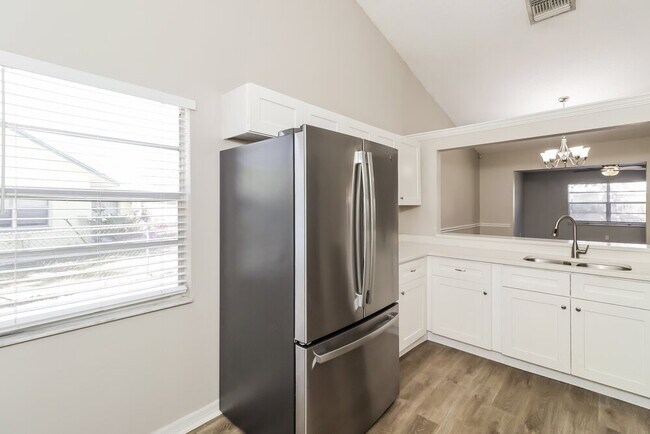 Building Photo - 7964 Putnam Cir