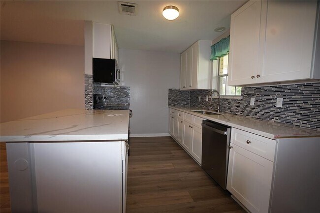 Building Photo - 3130 Windmill St