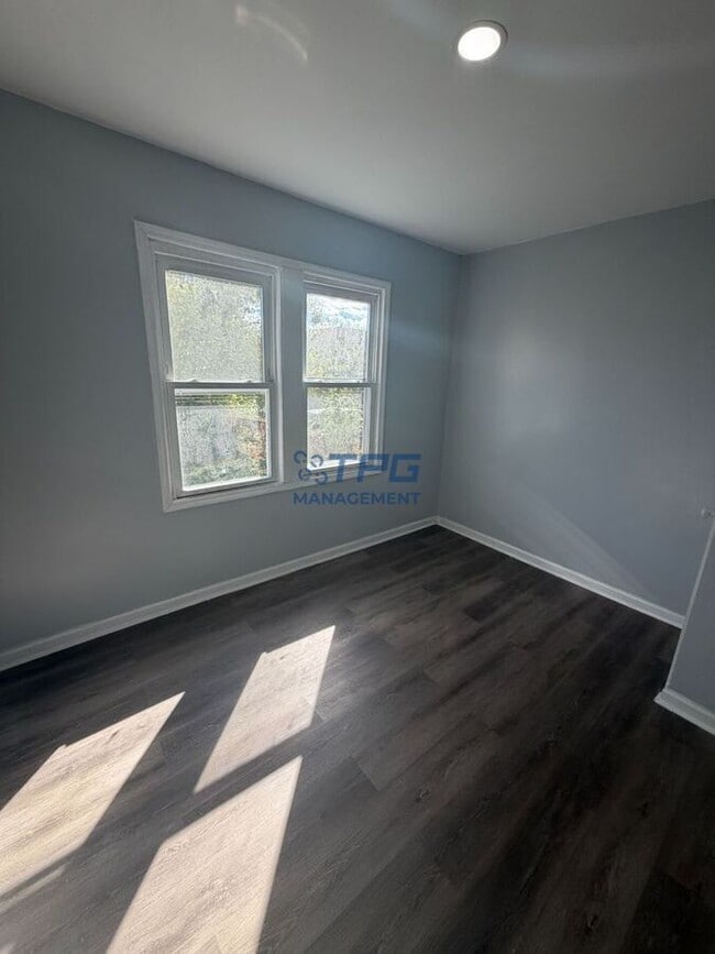 Building Photo - 134 Dewey St