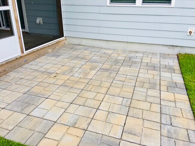 Building Photo - 102 Abaco Dr E