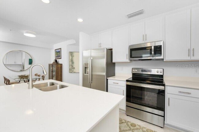 Building Photo - 14151 Heritage Landing Blvd