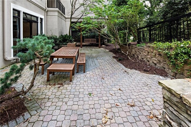 Building Photo - 4248 River Green Dr NW