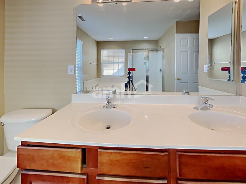 Building Photo - 10119 Fieldstone Ct