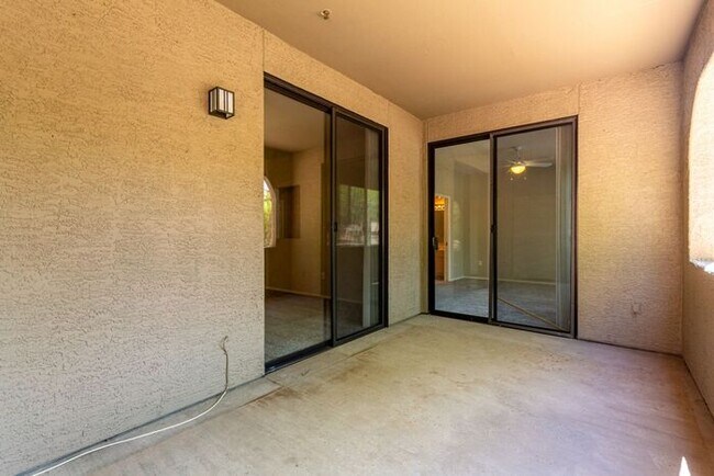 Building Photo - 2-bedroom 2 bath condo in Gated Community ...