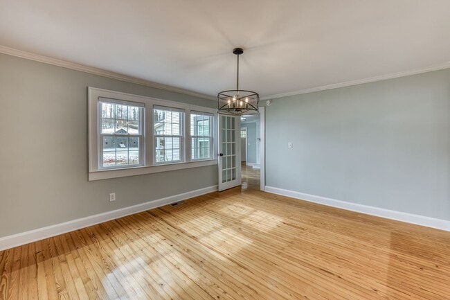 Building Photo - 5 Bedroom / 3.5 Bath Home Blountville, TN