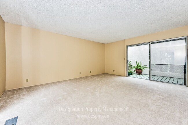 Building Photo - 3 BR 2 BA La Canada Flintridge 3 car garage