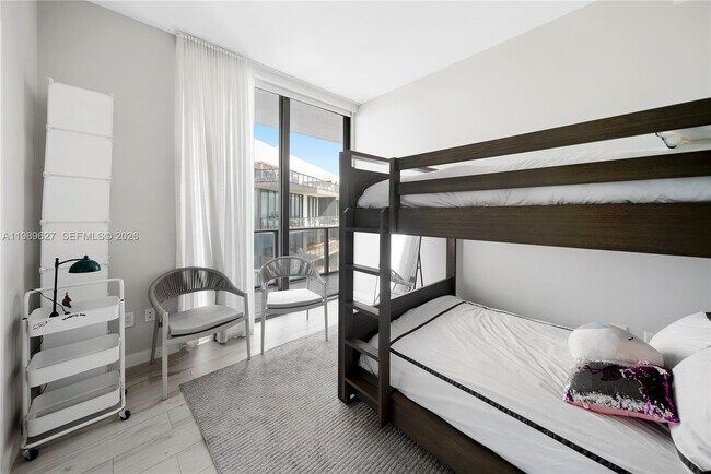 Building Photo - 480 NE 31st St