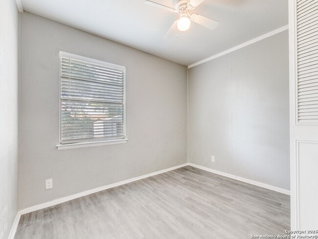 Building Photo - Charming Home Awaits: Spacious & Modern Living in a Prime Location