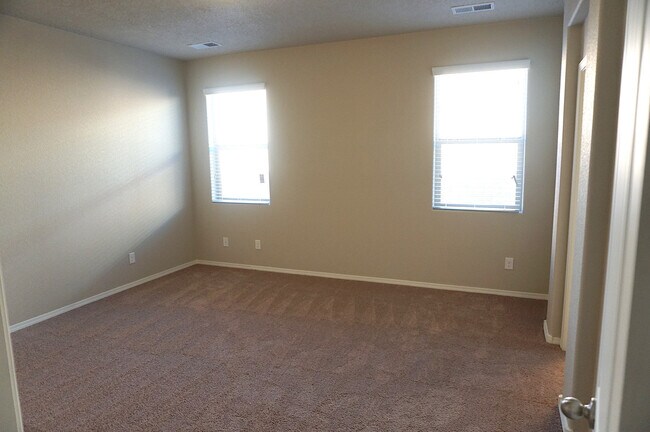 Building Photo - Wonderful 3 bedroom in Rio Rancho. Don't m...