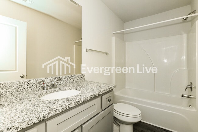 Building Photo - 104 Vlg Grn Dr NW