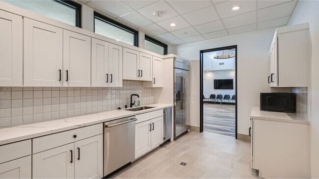 Building Photo - 12608 Heritage Hts Dr