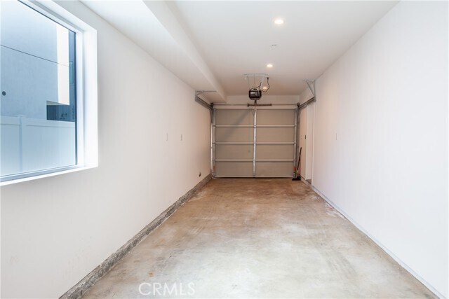 Building Photo - 10910 Hesby St