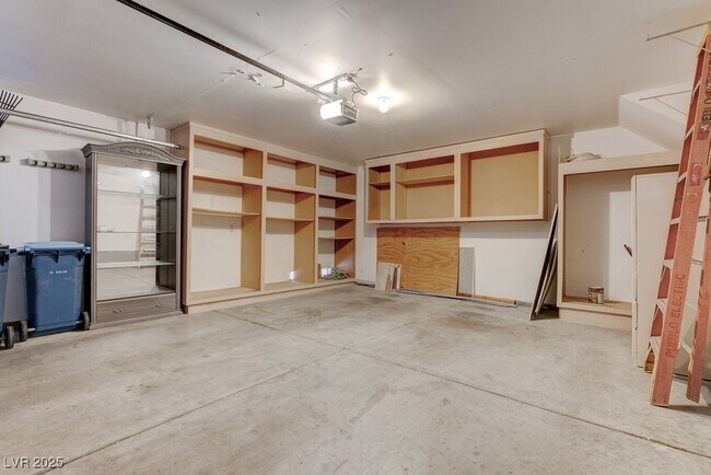 Building Photo - 8753 Country View Ave