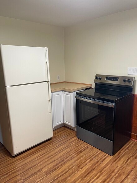 Kitchen - 325 2nd Ave