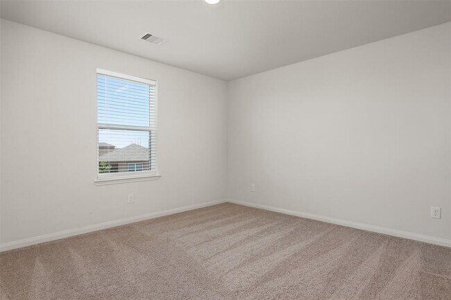 Building Photo - 2201 Bowline Rd