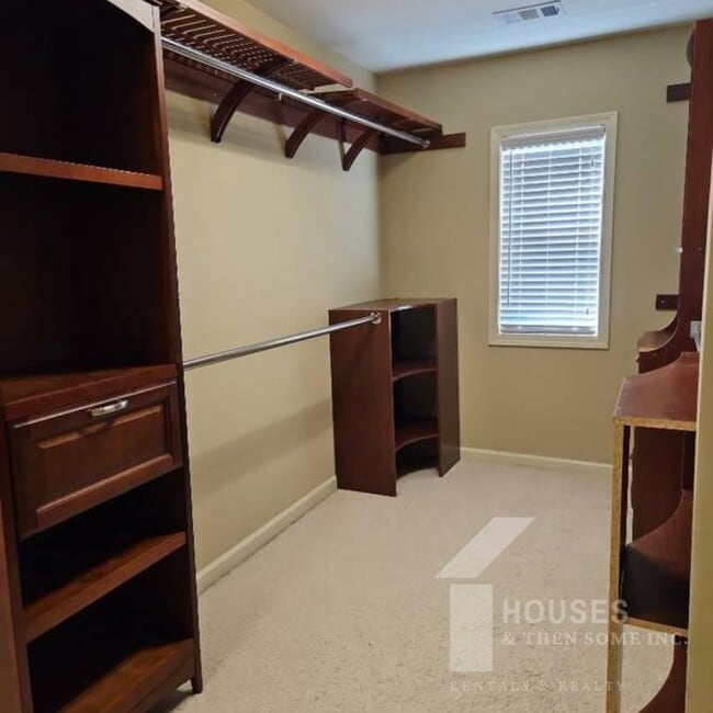 Building Photo - 204 Wild Meadow Dr