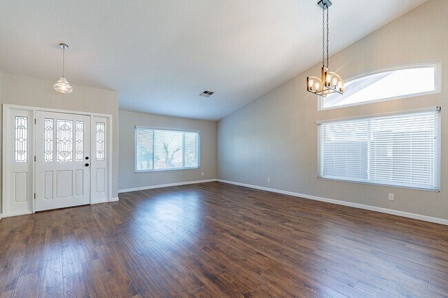 Building Photo - Charming 4-Bedroom Home with Luxurious Poo...